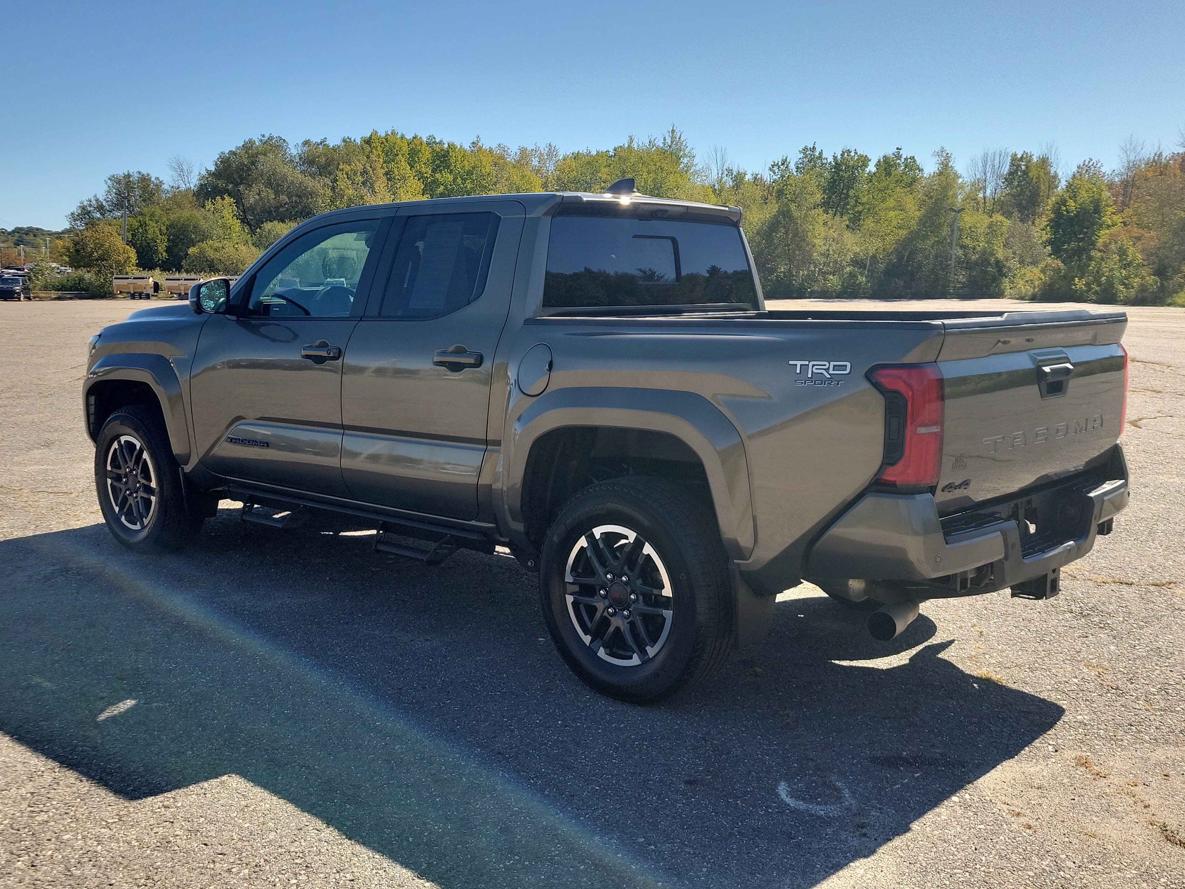 Used 2024 Toyota Tacoma TRD Sport w/ TRD Sport Premium Package AWD/4WD image 7