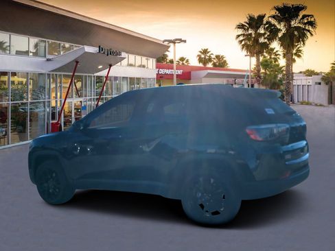 Certified 2025 Jeep Compass Latitude w/ Convenience Group image 5