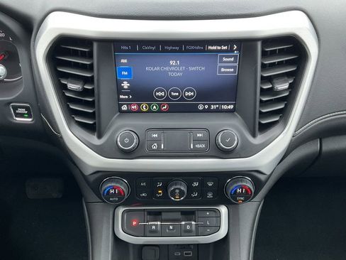 Used 2023 GMC Acadia SLT w/ Preferred Package image 14