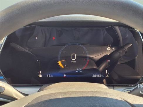 Used 2025 Chevrolet Trax LT image 28