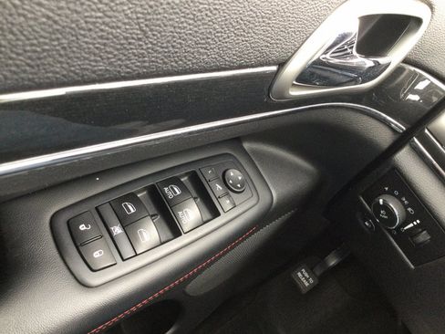 Used 2017 Jeep Grand Cherokee Trailhawk AWD/4WD image 34