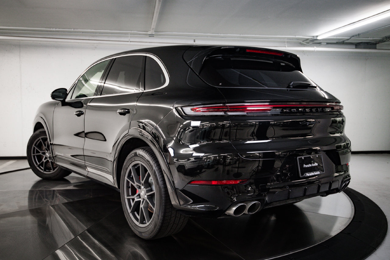 Certified 2026 Porsche Cayenne S AWD/4WD image 3