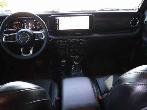 Used 2024 Jeep Wrangler Unlimited Sahara w/ Technology Group AWD/4WD image 12