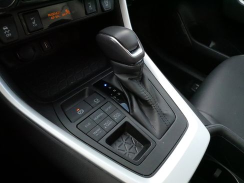 Certified 2022 Toyota RAV4 XLE Premium AWD/4WD image 24