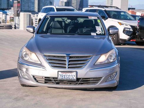 Used 2013 Hyundai Genesis 3.8 RWD image 2