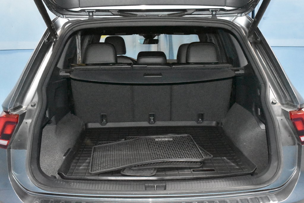 Used 2024 Volkswagen Tiguan SE R-Line AWD/4WD image 30