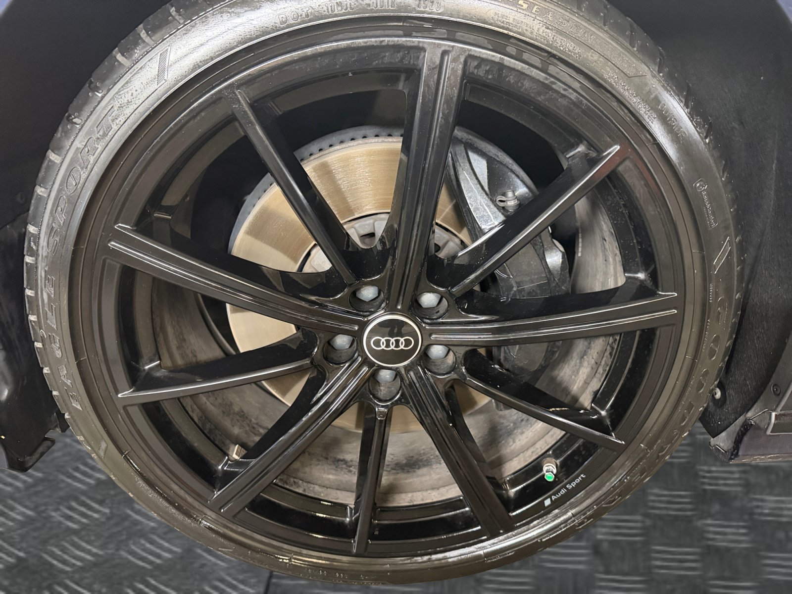 Used 2024 Audi A8 L 3.0T AWD/4WD image 9