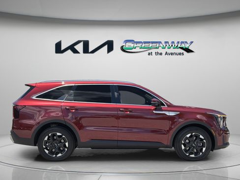 Certified 2025 Kia Sorento S FWD image 7