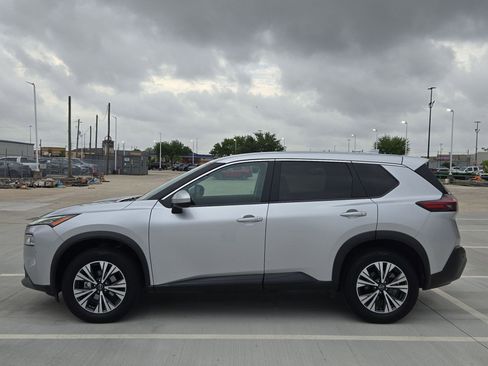 Used 2023 Nissan Rogue SV image 7