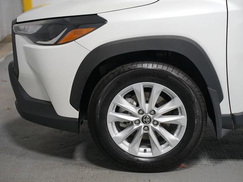 Certified 2024 Toyota Corolla Cross LE image 5