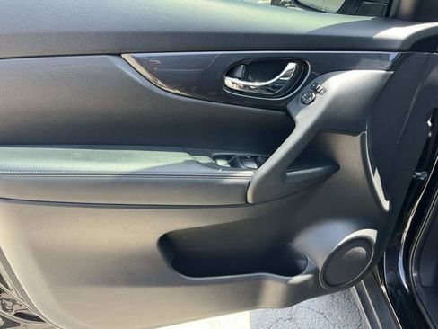Used 2019 Nissan Rogue SV FWD image 32