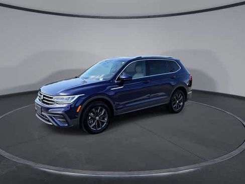 Used 2022 Volkswagen Tiguan SE w/ Panoramic Sunroof Package AWD/4WD image 4