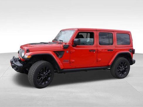 Certified 2025 Jeep Wrangler Unlimited Sahara AWD/4WD image 10