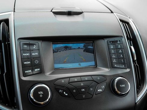 Used 2017 Ford Edge SE image 21