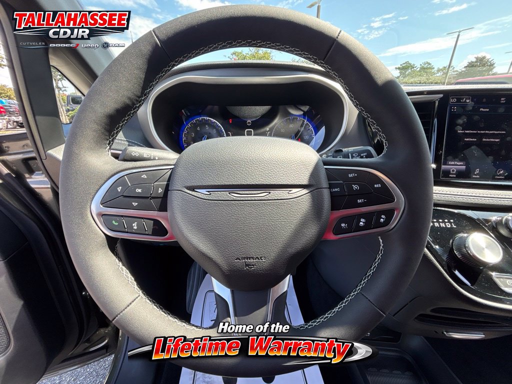 New 2027 Chrysler Pacifica Select FWD image 19