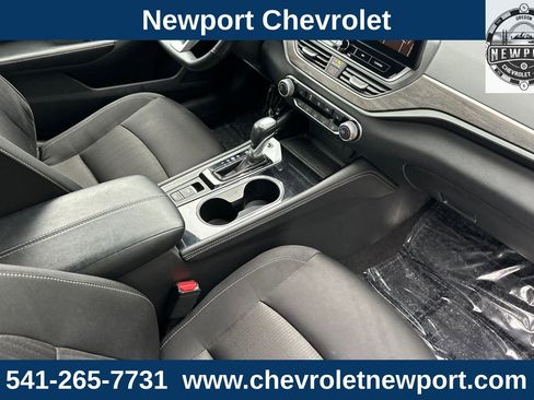 Used 2024 Nissan Altima 2.5 SV w/ SV Premium Package image 16