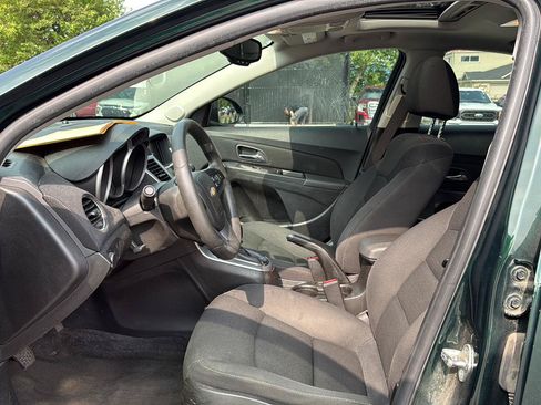 Used 2015 Chevrolet Cruze LT w/ Sun And Sound Package FWD image 9