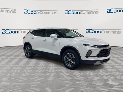 Used 2025 Chevrolet Blazer LT AWD/4WD image 2
