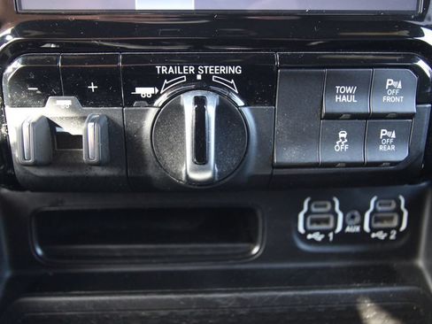 Used 2024 RAM 1500 Big Horn AWD/4WD image 25