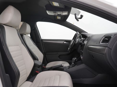 Used 2016 Volkswagen Jetta Sport image 11