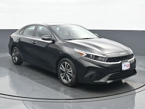 Used 2024 Kia Forte LXS w/ LXS Technology Package image 9