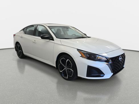 New 2025 Nissan Altima 2.5 SR w/ SR Premium Package image 3