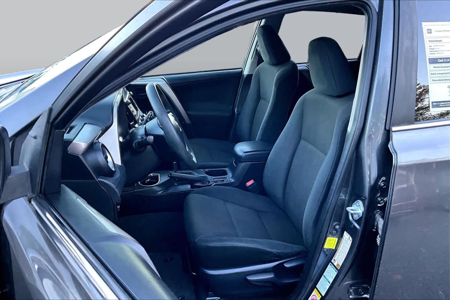 Used 2018 Toyota RAV4 LE w/ Carpet Mat Package AWD/4WD image 9