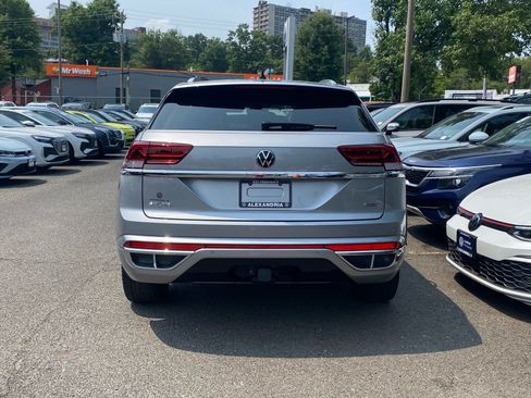 Certified 2023 Volkswagen Atlas Cross Sport SEL Premium R-Line AWD/4WD image 4