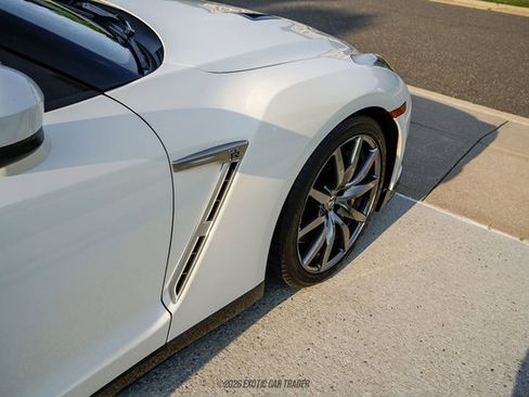 Used 2016 Nissan GT-R Premium AWD/4WD image 57