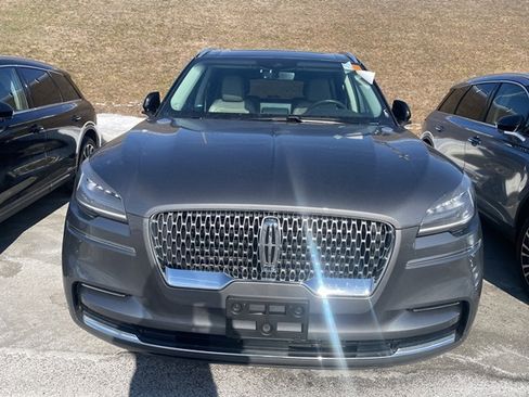 Used 2023 Lincoln Aviator Reserve w/ Elements Package Plus image 2