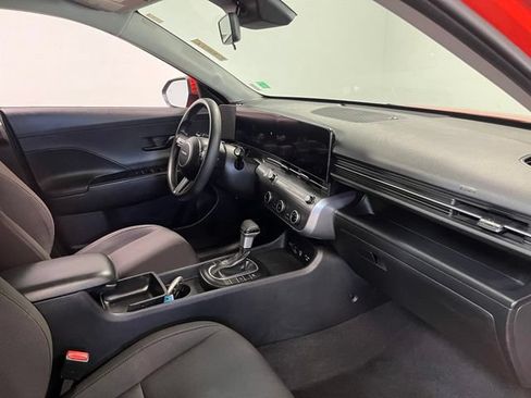 Used 2024 Hyundai Kona SE FWD image 11