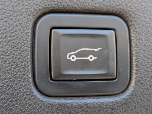 Used 2019 Chevrolet Blazer LT w/ Sound & Technology Package FWD image 18