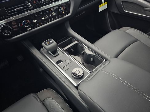 New 2026 Nissan Pathfinder SL image 17