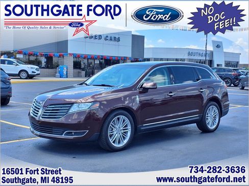 Used 2019 Lincoln MKT AWD image 1