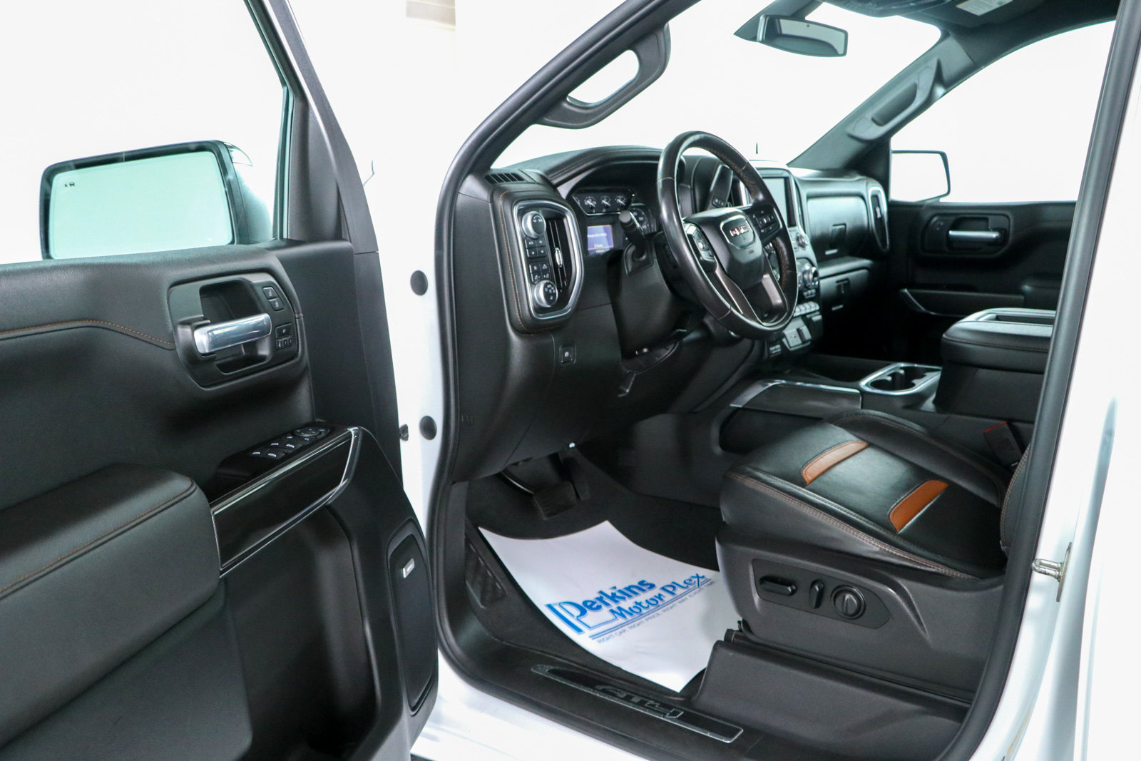 Used 2021 GMC Sierra 1500 AT4 w/ AT4 Premium Package AWD/4WD image 3