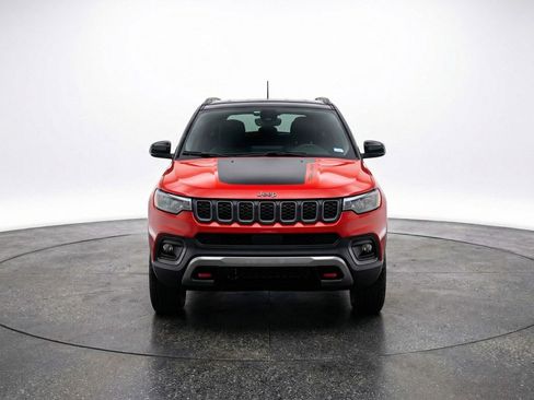 Used 2025 Jeep Compass Trailhawk AWD/4WD image 2