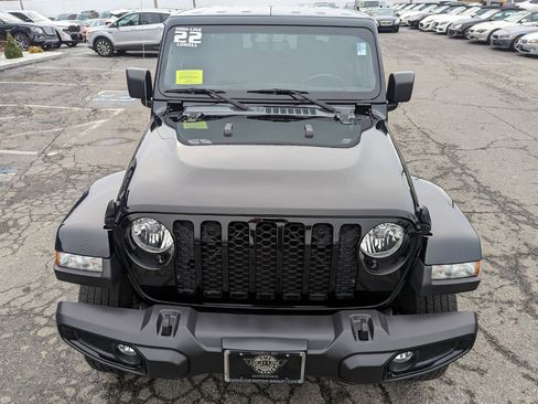 Used 2022 Jeep Gladiator Sport image 3