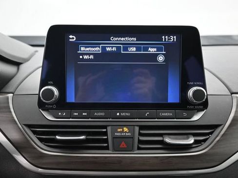 Used 2025 Nissan Altima 2.5 SV FWD image 9