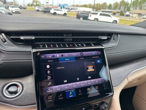 Used 2024 Jeep Grand Cherokee Limited w/ Black Appearance Package image 25