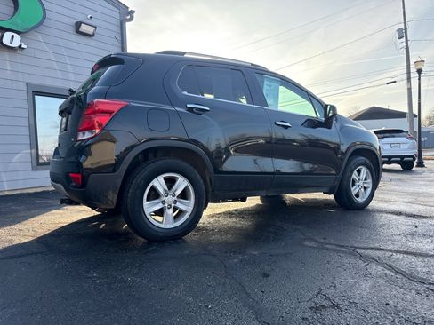 Used 2017 Chevrolet Trax LT w/ LT Convenience Package image 4