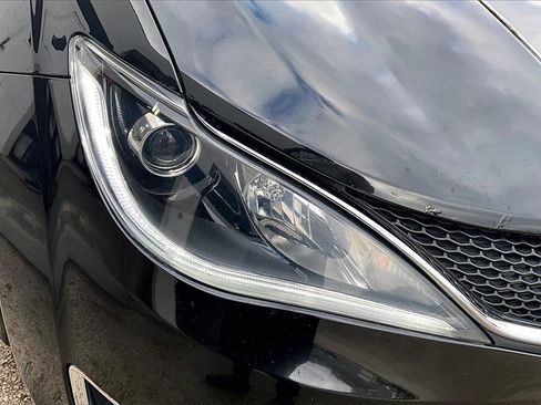 Used 2019 Chrysler Pacifica Limited w/ Tire & Wheel Group image 28