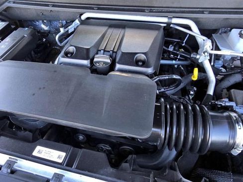 Used 2025 Chevrolet Colorado Trail Boss AWD/4WD image 9