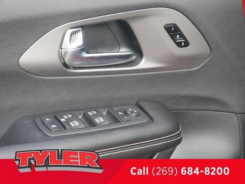 New 2027 Chrysler Pacifica Limited FWD image 21