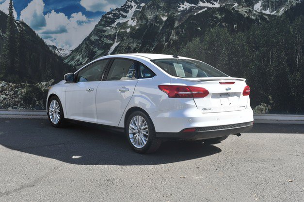 Used 2017 Ford Focus Titanium w/ Titanium Technology Package FWD image 9