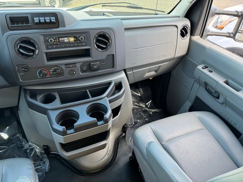 Used 2023 Ford E-450 and Econoline 450 Super Duty w/ Power Windows & Locks Group RWD image 34