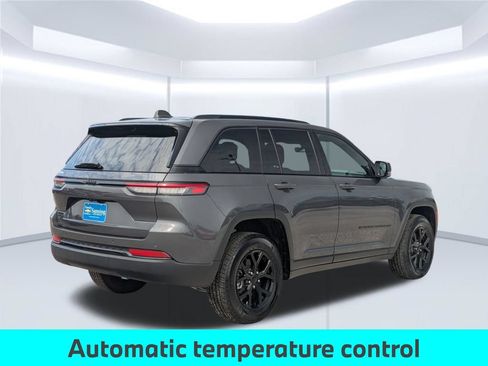 Used 2025 Jeep Grand Cherokee Altitude AWD/4WD image 6