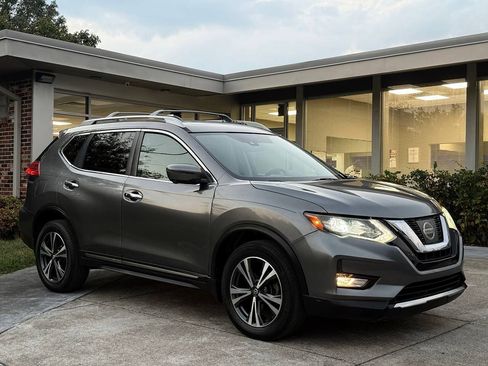 Used 2017 Nissan Rogue SL w/ SL Premium Package AWD/4WD image 7