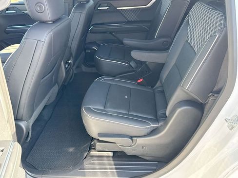 Certified 2024 GMC Acadia Denali image 23