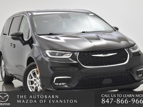 Used 2024 Chrysler Pacifica Touring-L image 1