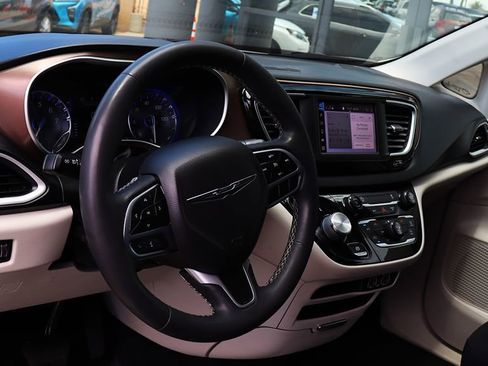 Used 2022 Chrysler Voyager LX FWD image 41